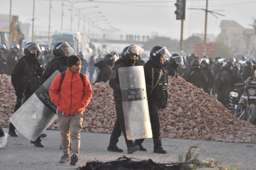 Policía reporta cinco efectivos heridos tras emboscada de evistas en desbloqueo